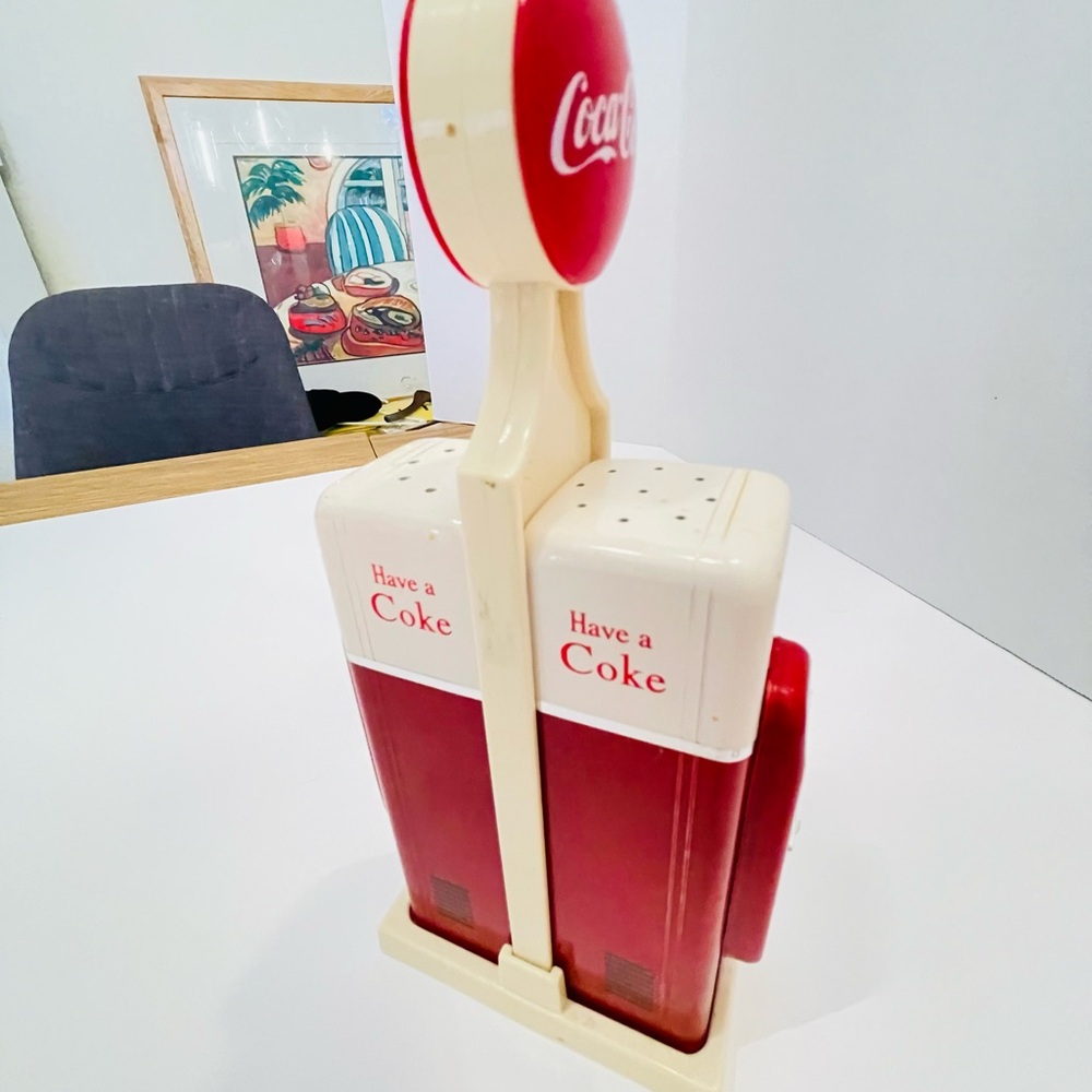 Retro Coca-Cola Red and White Shaker Set